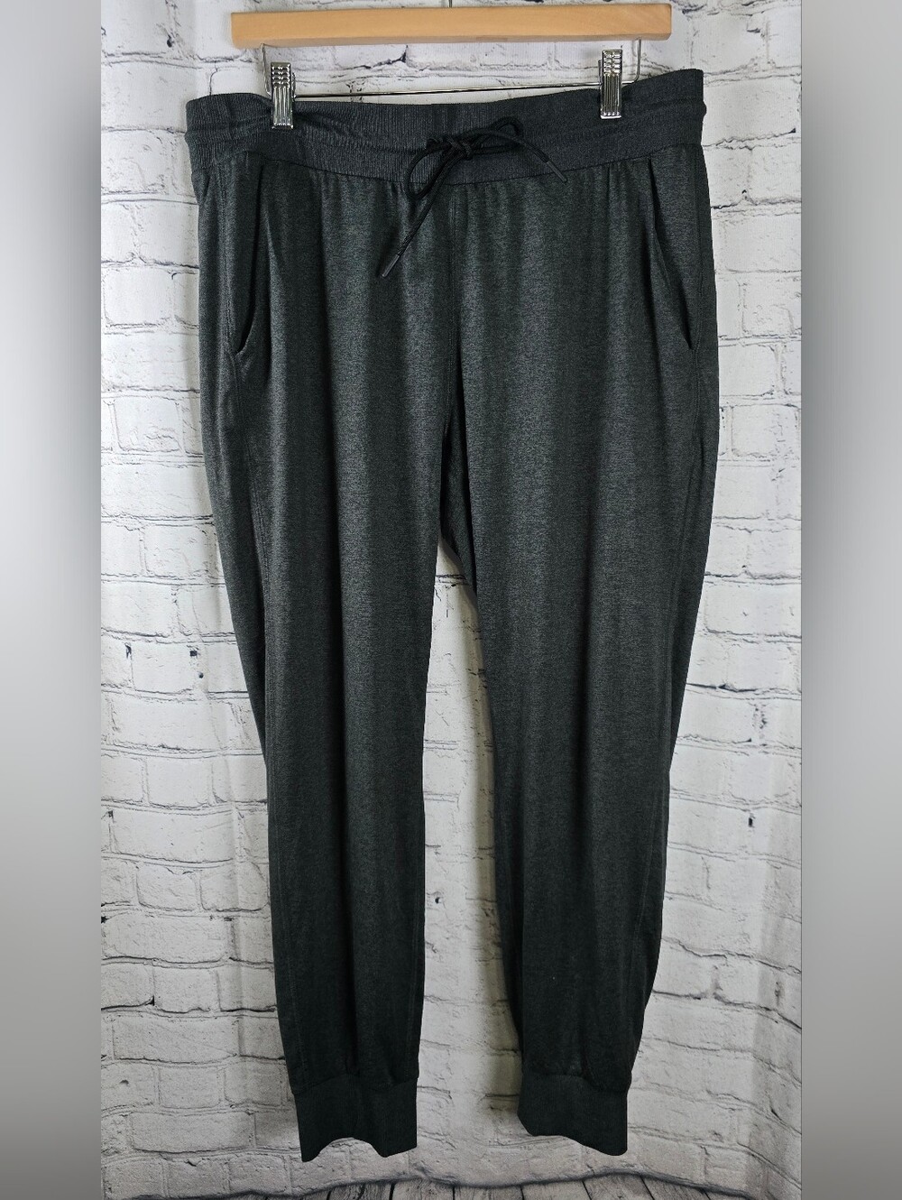 Athleta‎ Uptempo Dark Heather Gray Jogger Pants Size Large